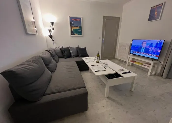 Seafront - Beautiful Flat With Aircon And Comfortable Loggia