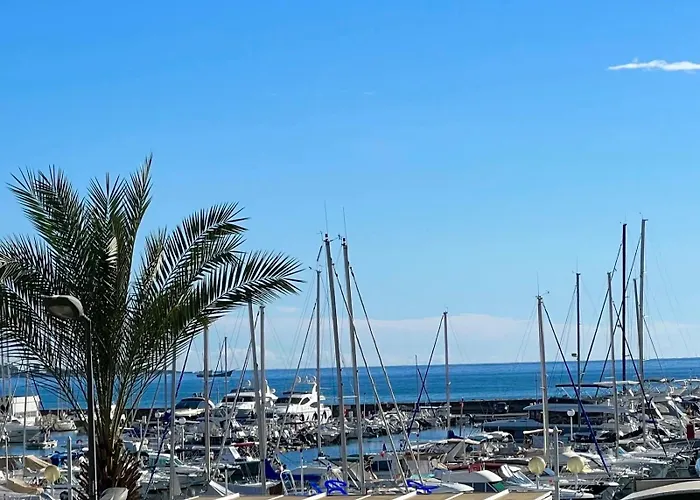 Seafront - Beautiful Flat With Aircon And Comfortable Loggia