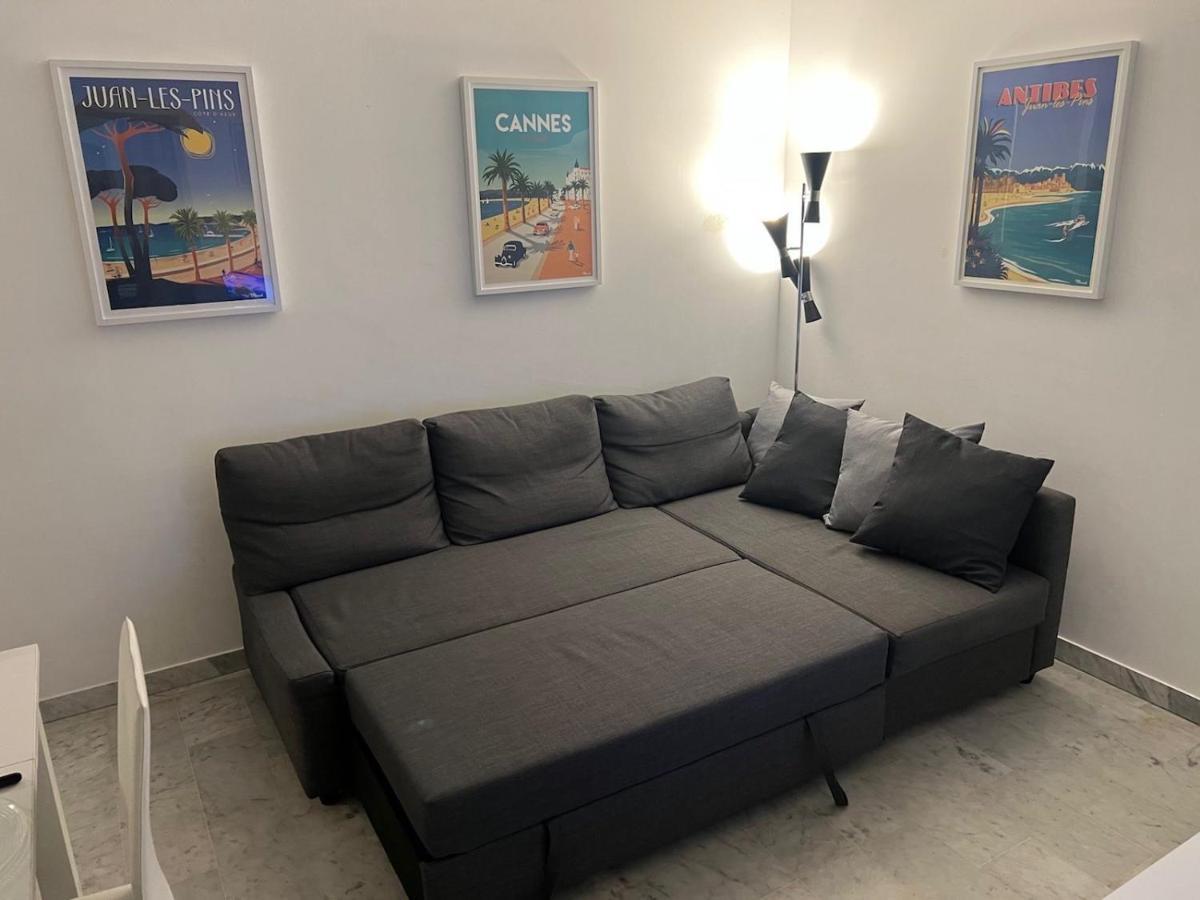 Apartment Seafront - Beautiful Flat With Aircon And Comfortable Loggia