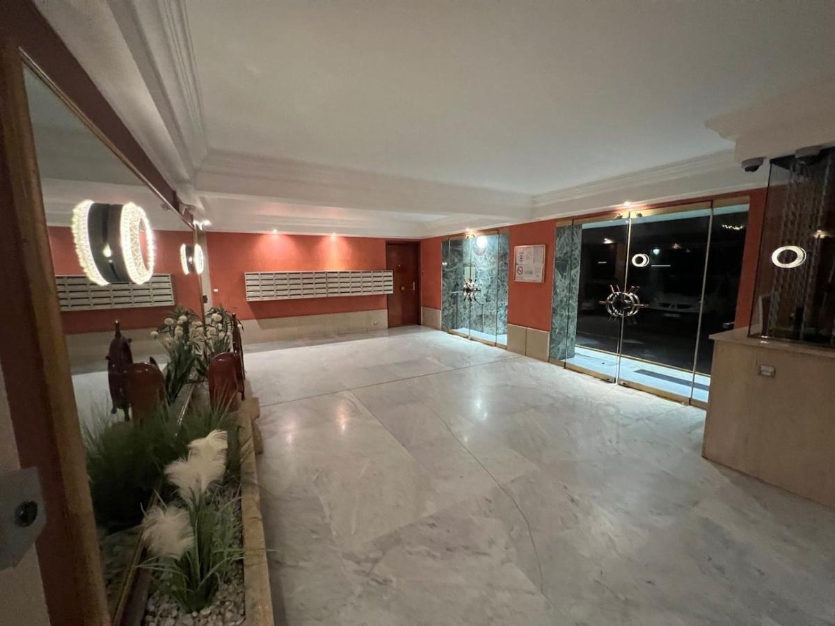 Seafront - Beautiful Flat With Aircon And Comfortable Loggia Apartment Vallauris