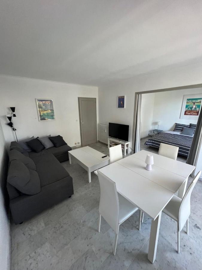 Apartment Seafront - Beautiful Flat With Aircon And Comfortable Loggia Vallauris